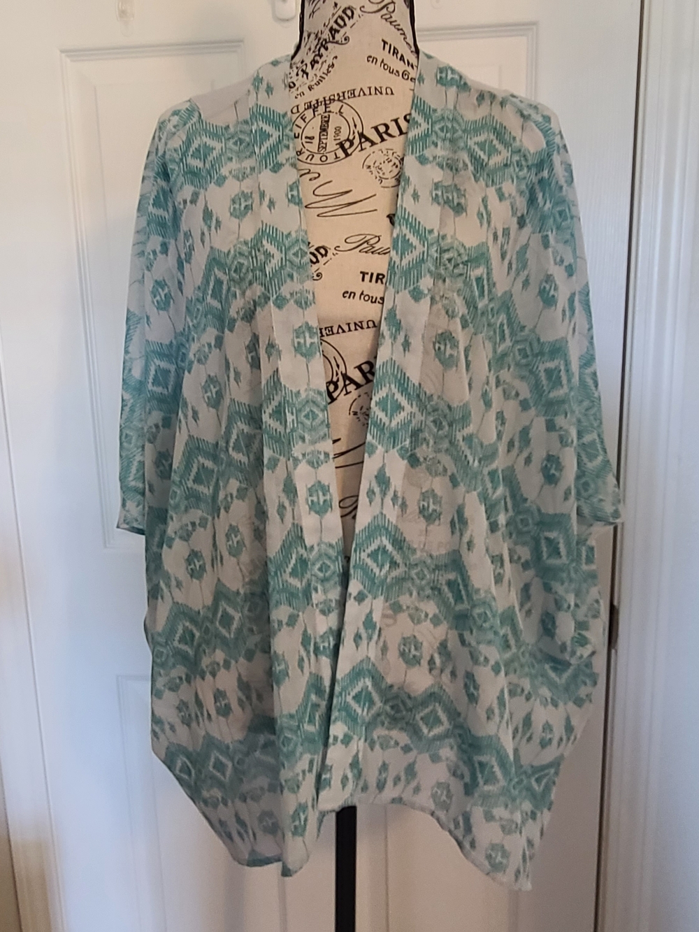 Charlies Teal and White Open-Front Patterned Kimono Cape
